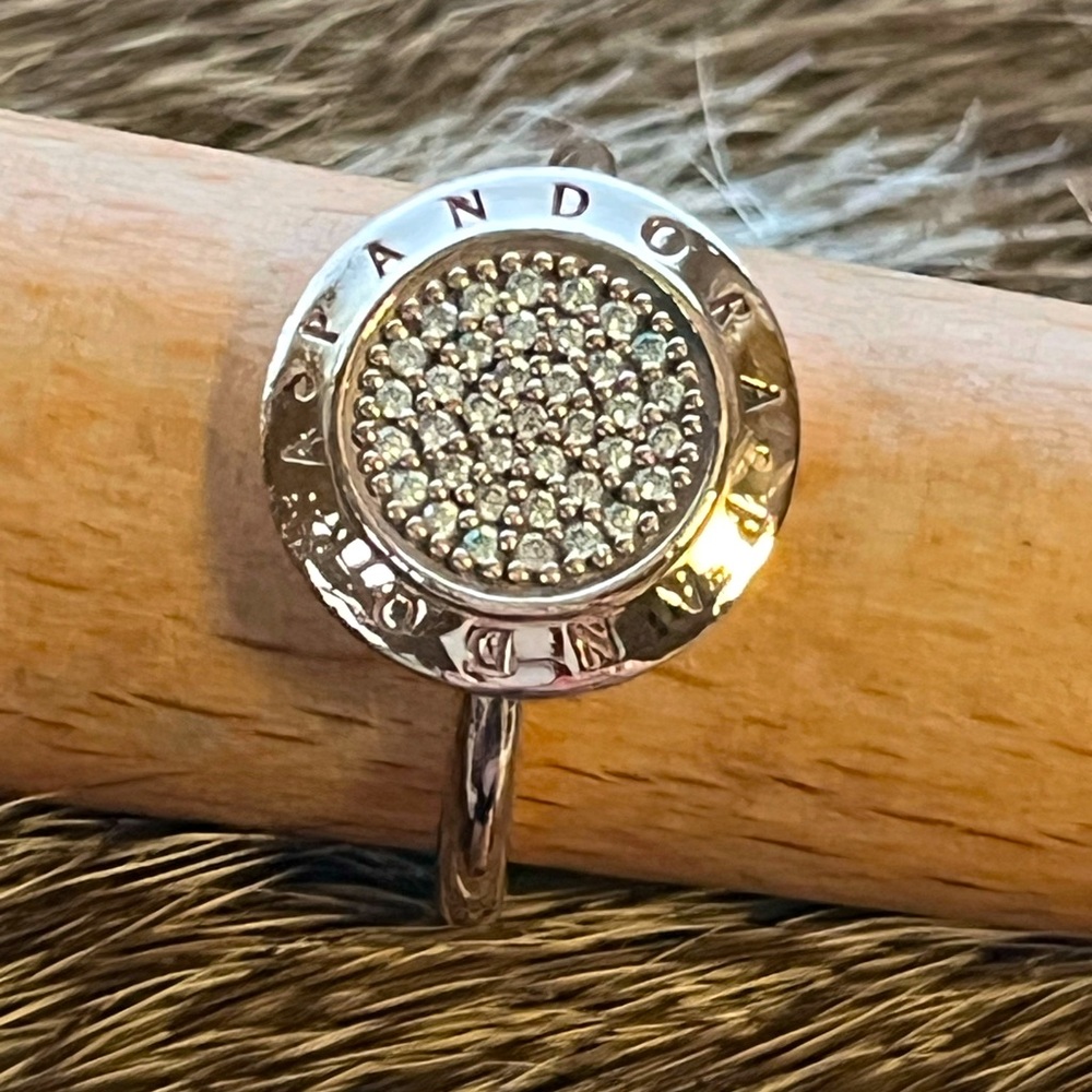 Pandora Rose Signature Ring
Pandora Rose Signature Ring with Zirconia - 180912CZ